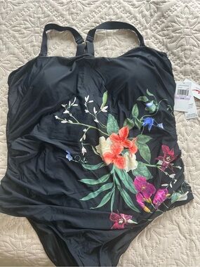 Jantzen Black One-Piece Swimsuit with Subtle Green Leaf Accents